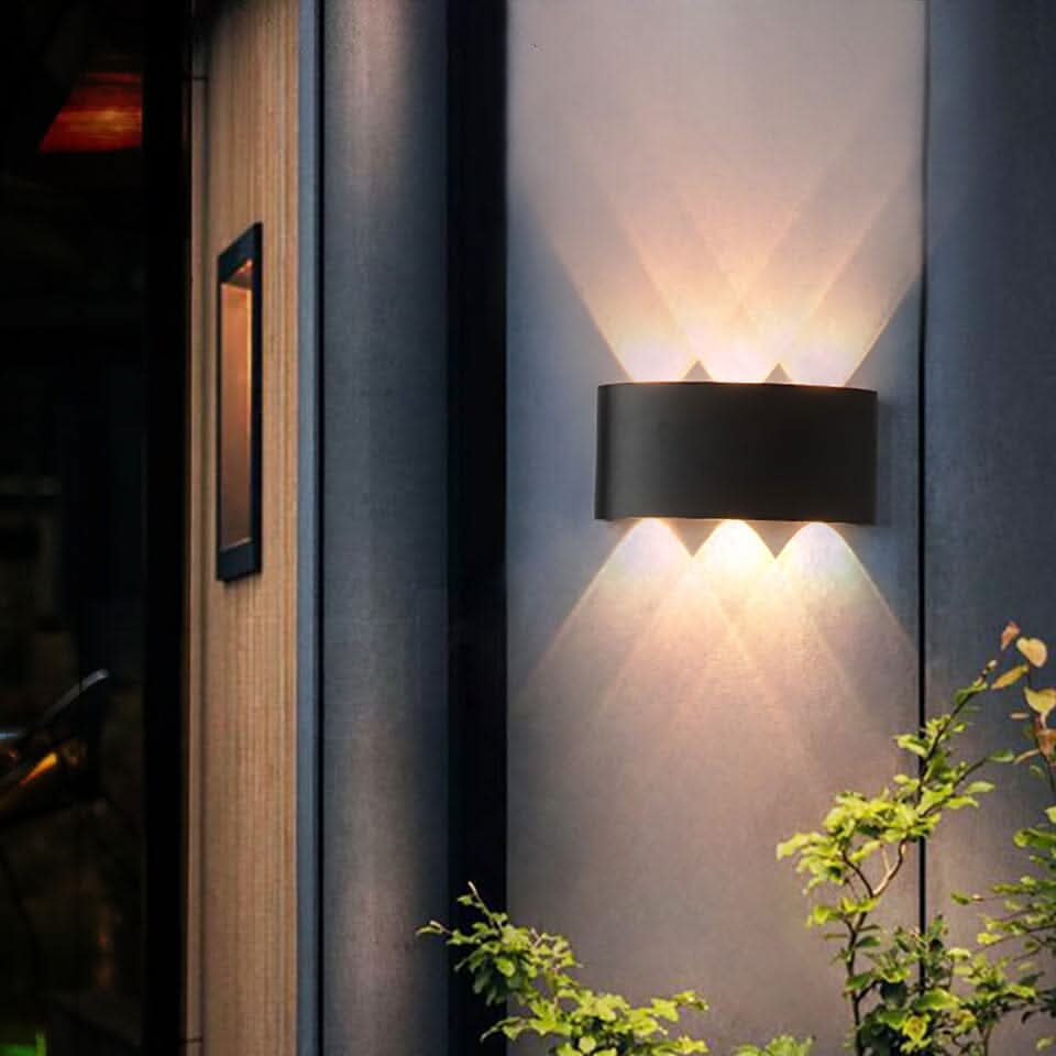 EXTERA - Applique murale LED d'extérieur conçue pour une durabilité à l'épreuve des intempéries et un éclairage extérieur moderne