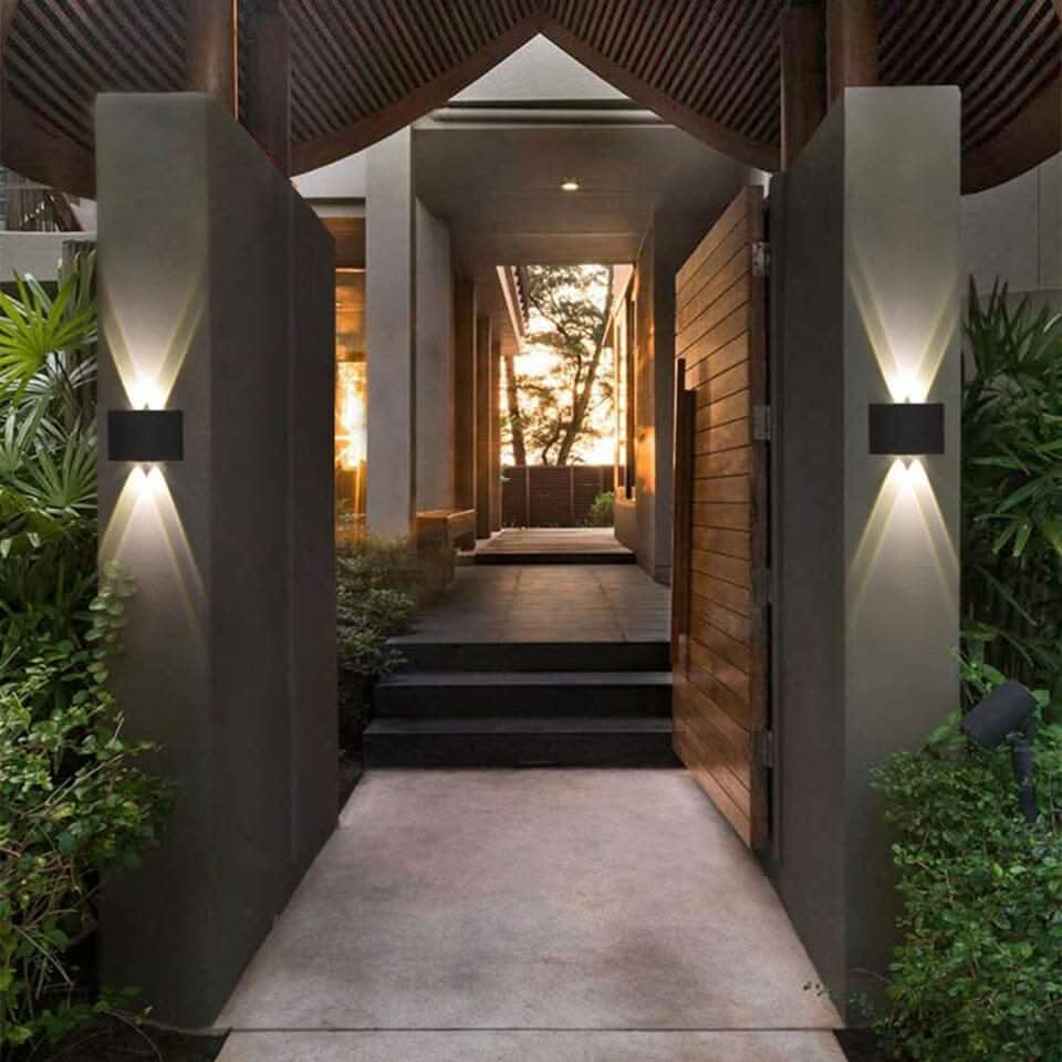 EXTERA - Applique murale LED d'extérieur conçue pour une durabilité à l'épreuve des intempéries et un éclairage extérieur moderne