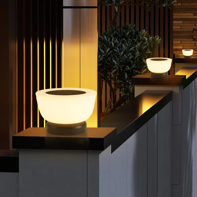 Lampe solaire extérieure à poteau avec bol lumineux