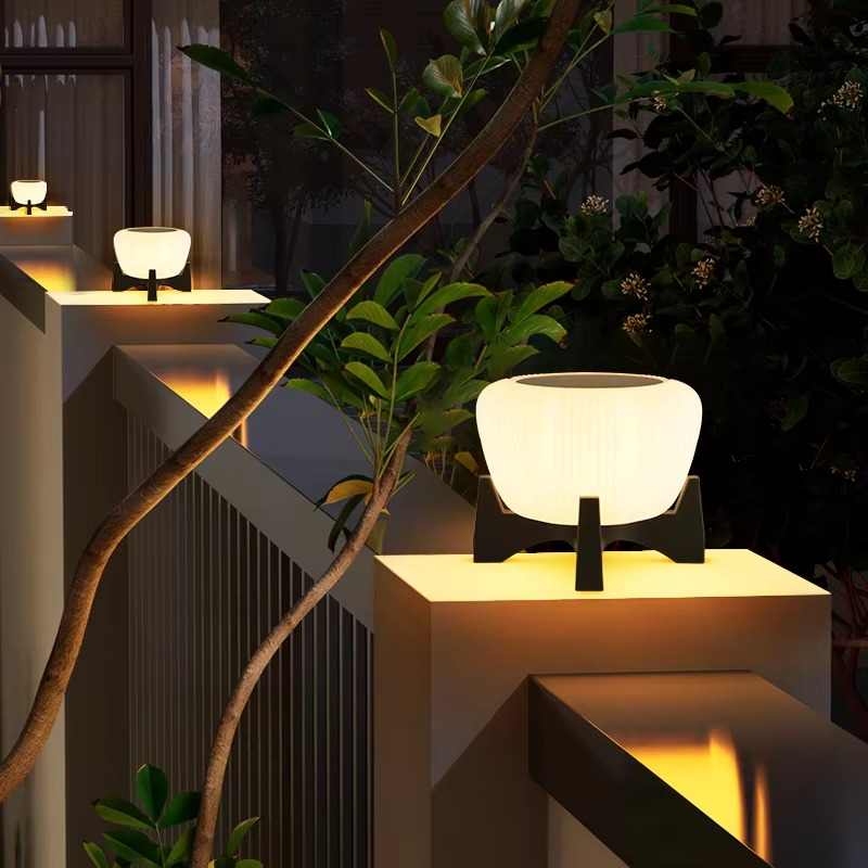 Lampe solaire extérieure à poteau avec bol lumineux
