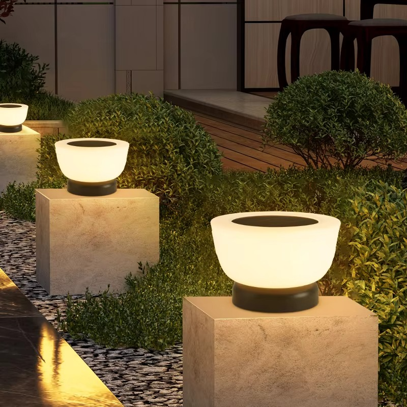 Lampe solaire extérieure à poteau avec bol lumineux