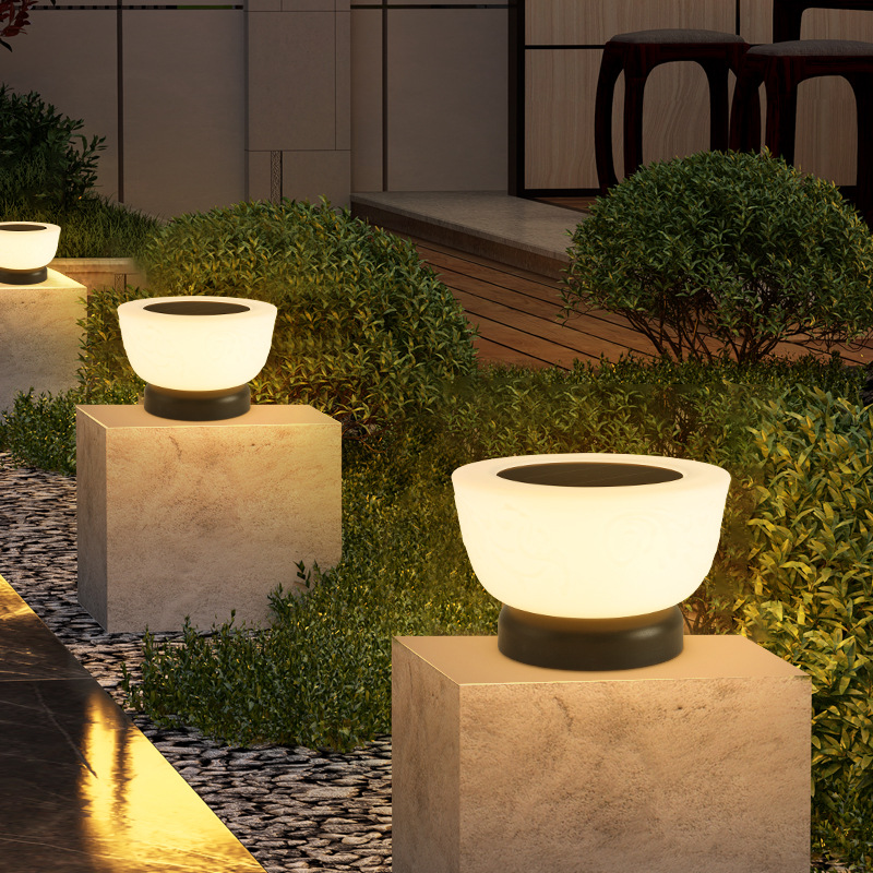 Lampe solaire extérieure à poteau avec bol lumineux