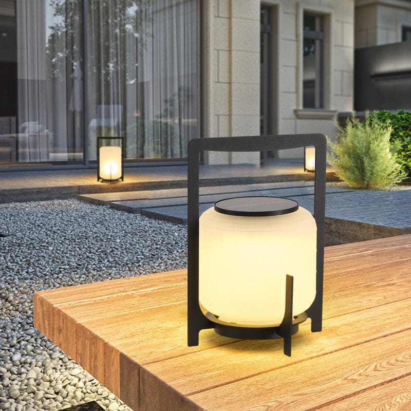 Lampe solaire extérieure autonome avec lumière fermée