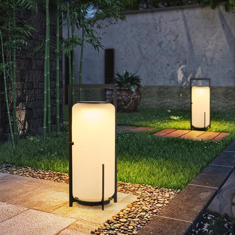 Lampe solaire extérieure autonome avec lumière fermée