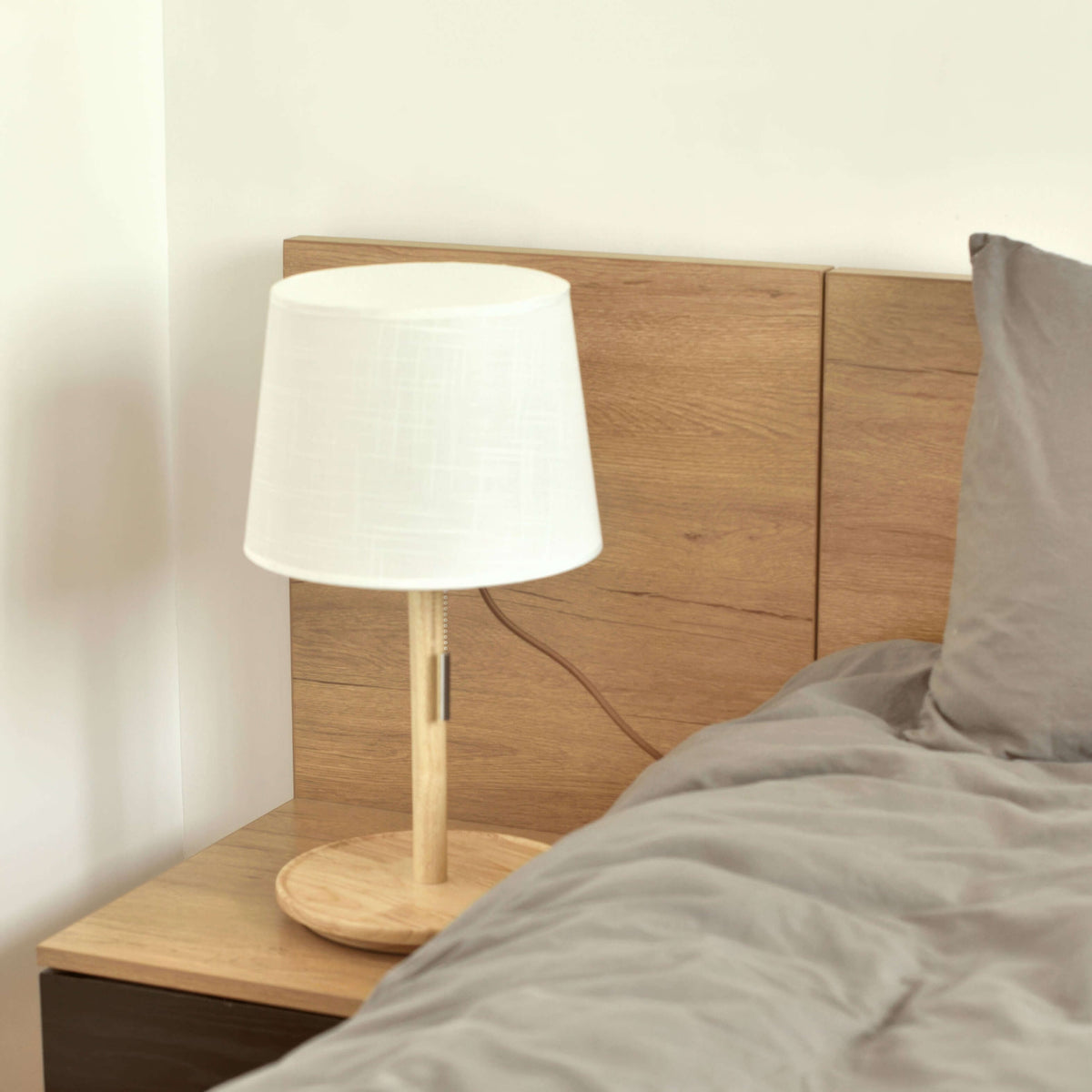 Lampe de Table en Noyer Nordique avec Abat-jour en Tissu