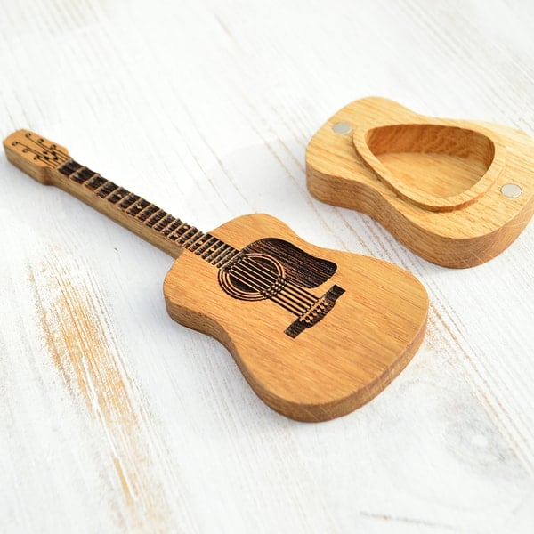 50% DE RÉDUCTION | GuitarHolder™ | Support pour médiators +3 Médiators Gratuits