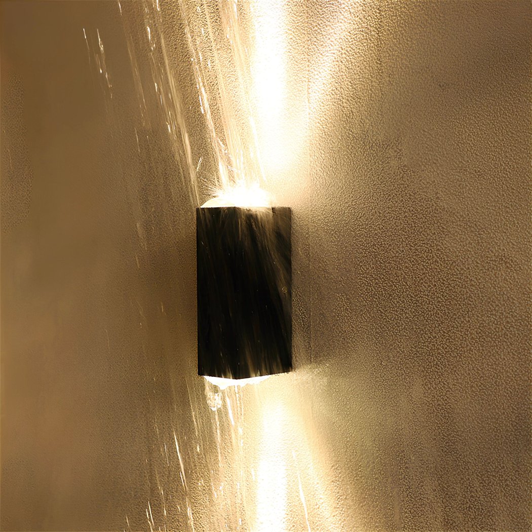 LumiGlow Applique Murale Extérieure – Lumière Ambiance et Résistante aux Intempéries