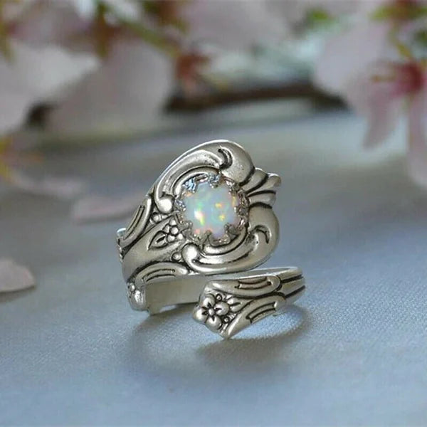 Bague magnifique avec un style unique