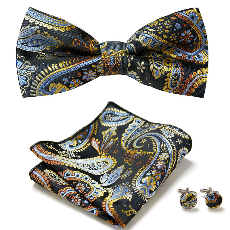 Ensemble de trois pièces avec des nœuds papillon élégants