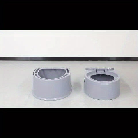Toilettes Portables Grises en PVC - Confortables et Pratiques pour le Camping et les Situations d'Urgence