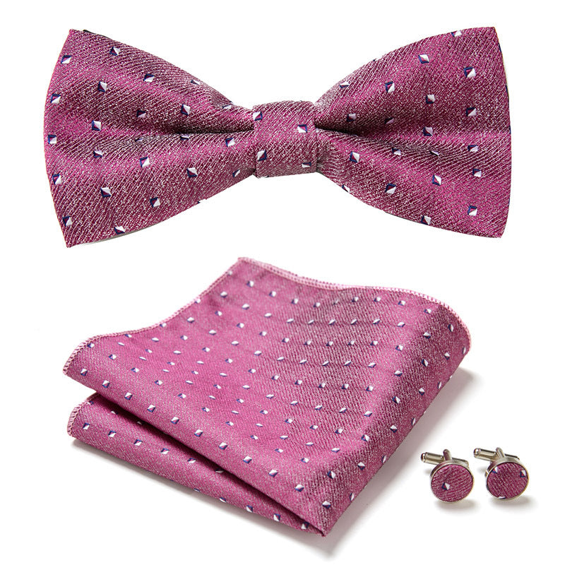 Ensemble de trois pièces avec des nœuds papillon élégants