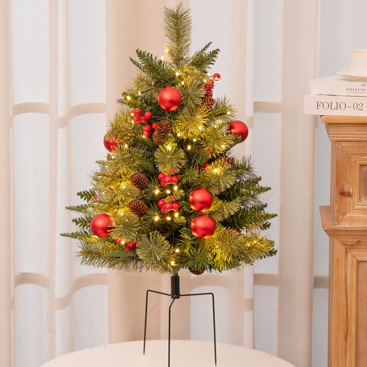 Décoration de urne de Noël avec lumières LED | Branches de sapin réalistes & baies | Intérieur et extérieur