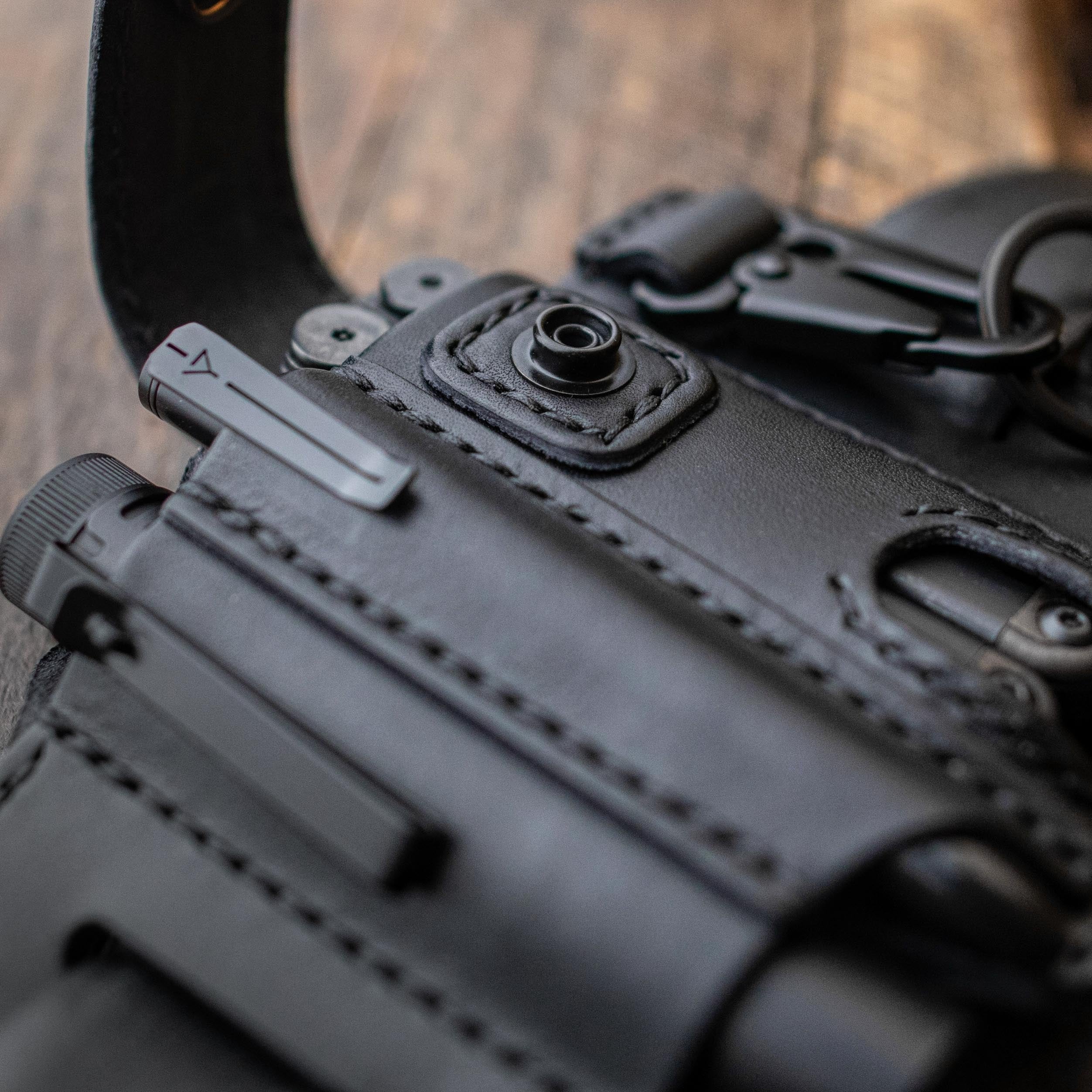 TactiSheath™ | Accessoire en cuir de haute qualité
