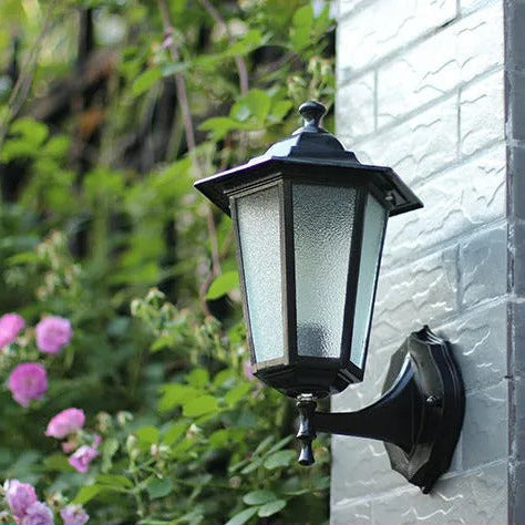 Lampe murale extérieure traditionnelle avec détecteur de mouvement en finition noire