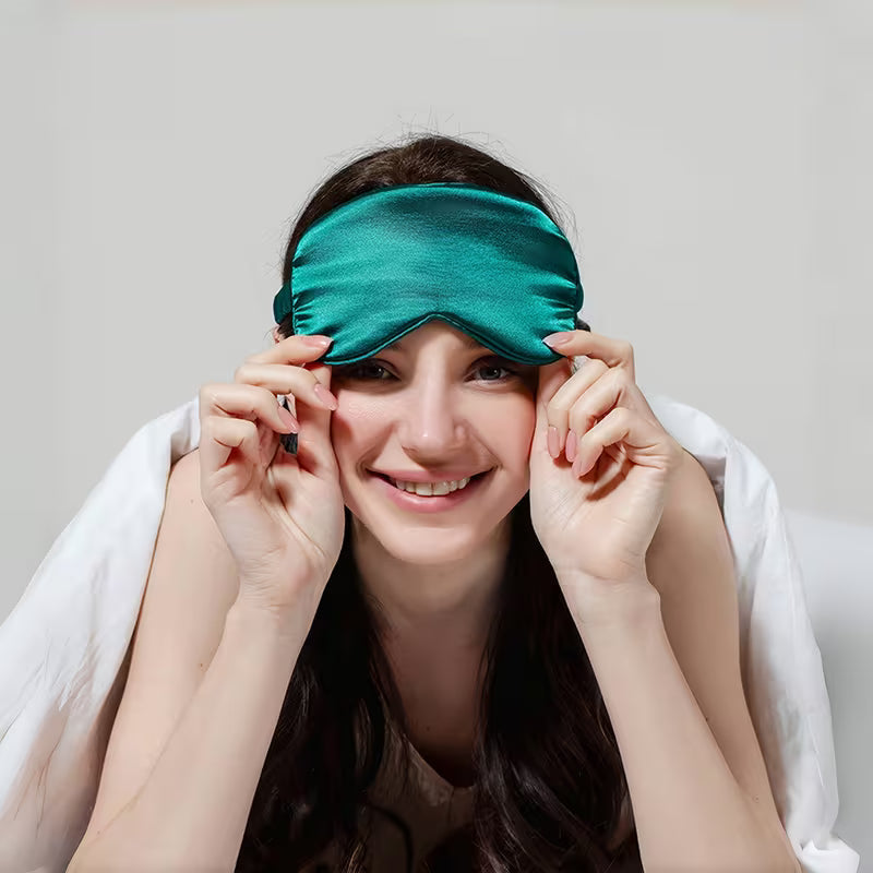 SERENOVA – Masque de Sommeil en Soie pour des Nuits Relaxantes et des Matins Rafraîchissants