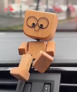 Figurine en bois | Objet de décoration artisanal oscillant | 12 expressions faciales magnétiques | Voiture & Bureau