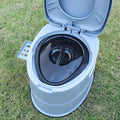 Toilettes Portables Grises en PVC - Confortables et Pratiques pour le Camping et les Situations d'Urgence