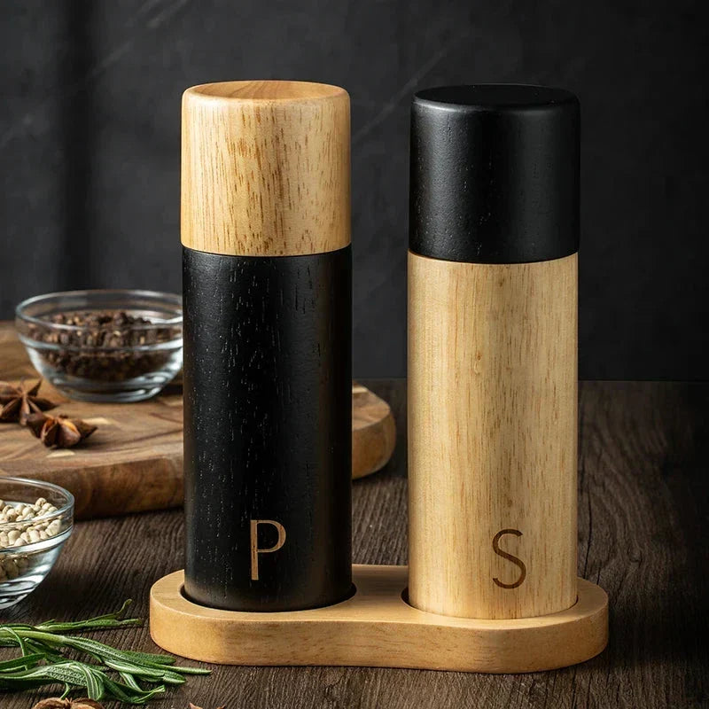 Ensemble de moulins à sel et à poivre en bois