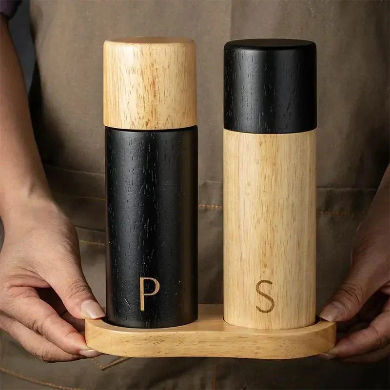 Ensemble de moulins à sel et à poivre en bois