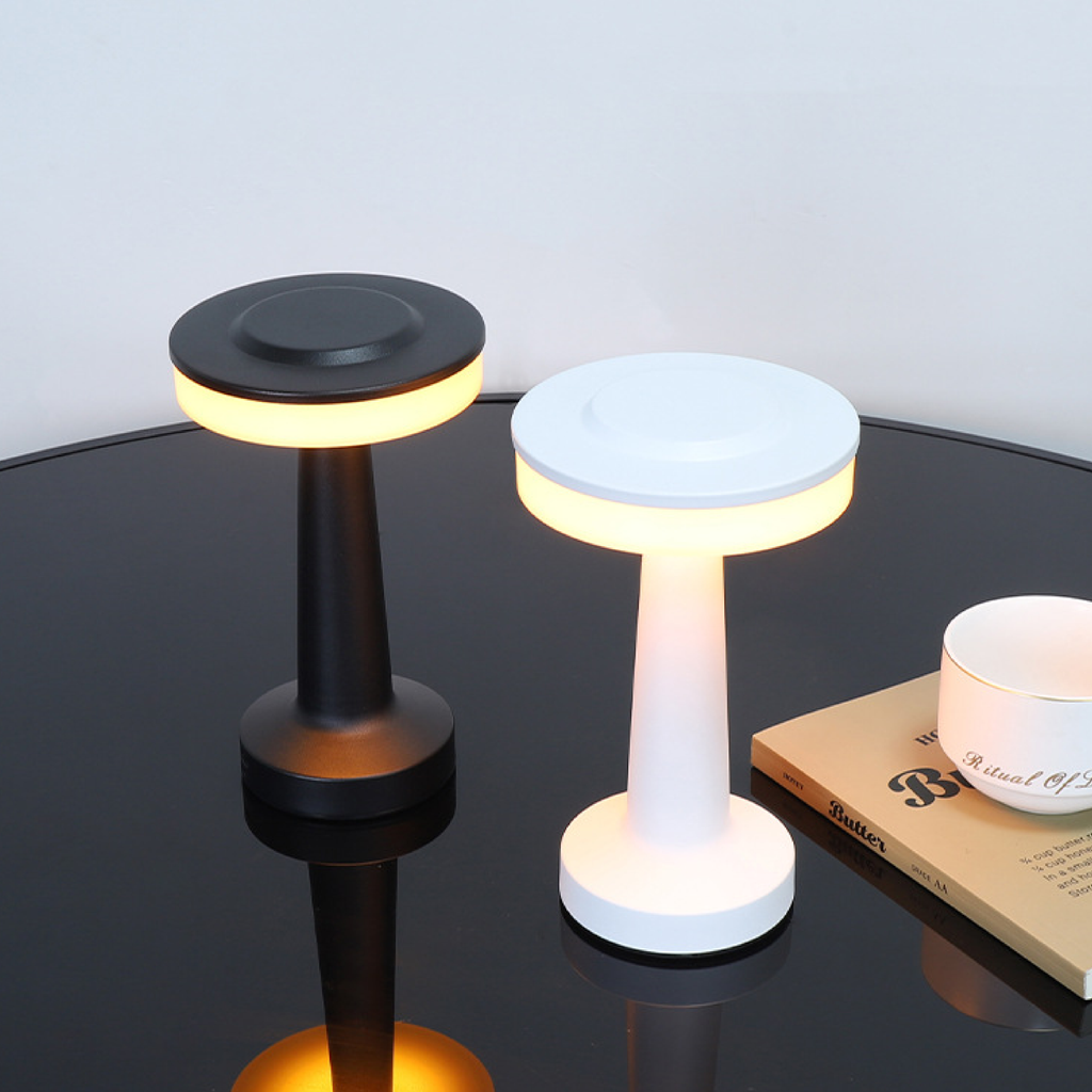 Lampe de table LED en métal moderne
