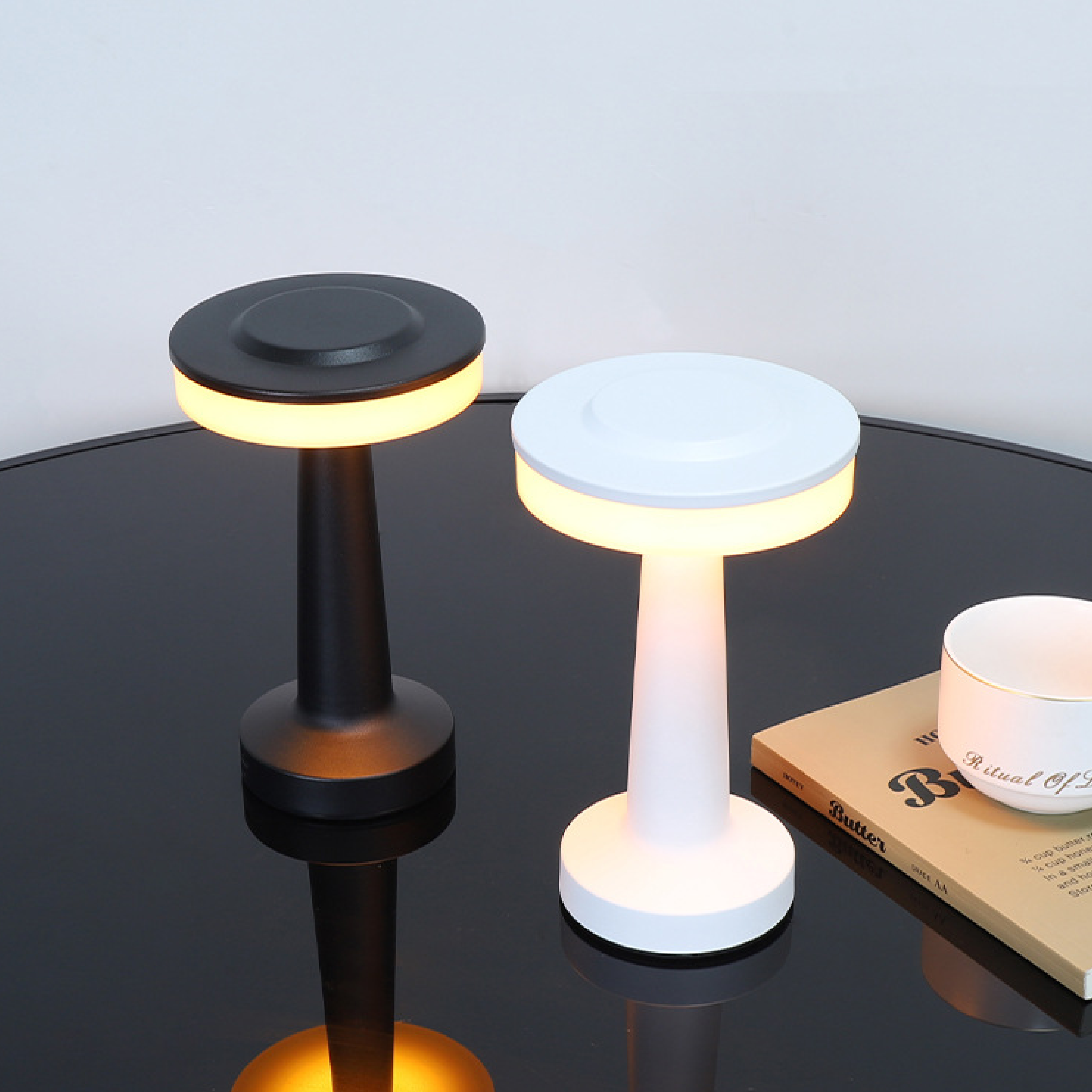 Lampe de table LED en métal moderne