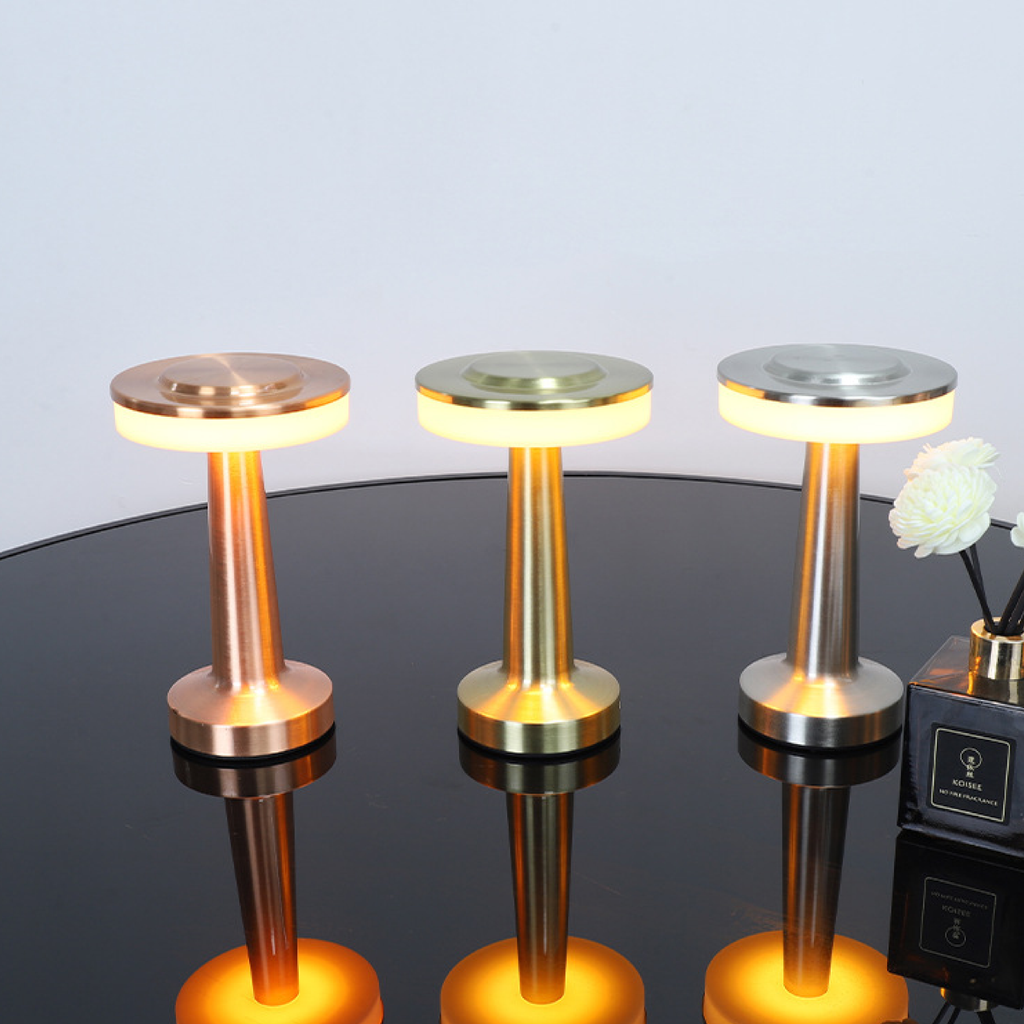 Lampe de table LED en métal moderne