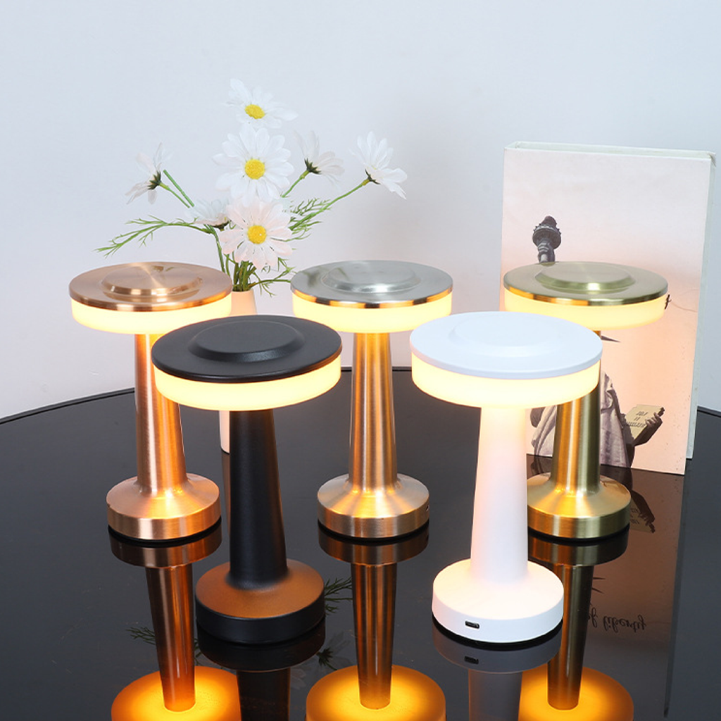 Lampe de table LED en métal moderne