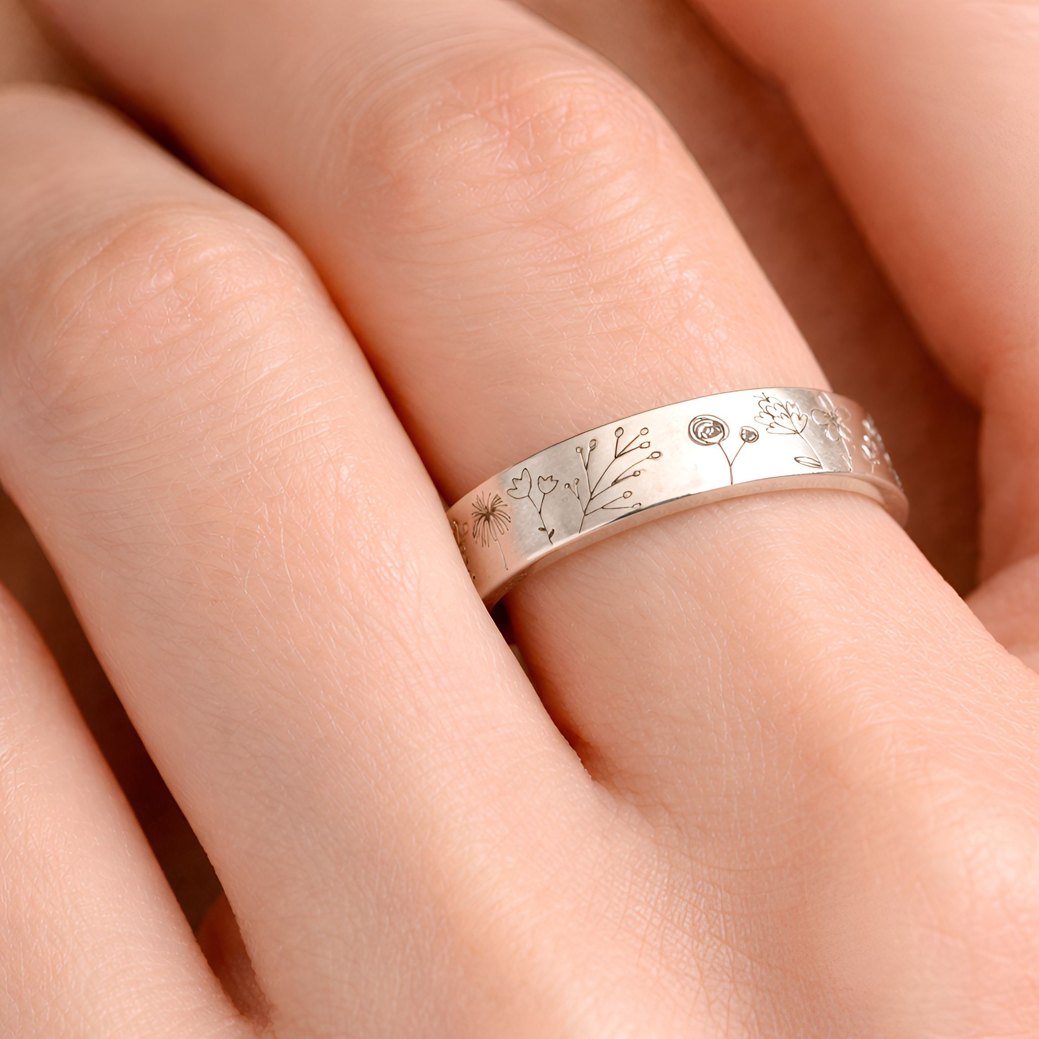 Lenora - Bague florale gravée