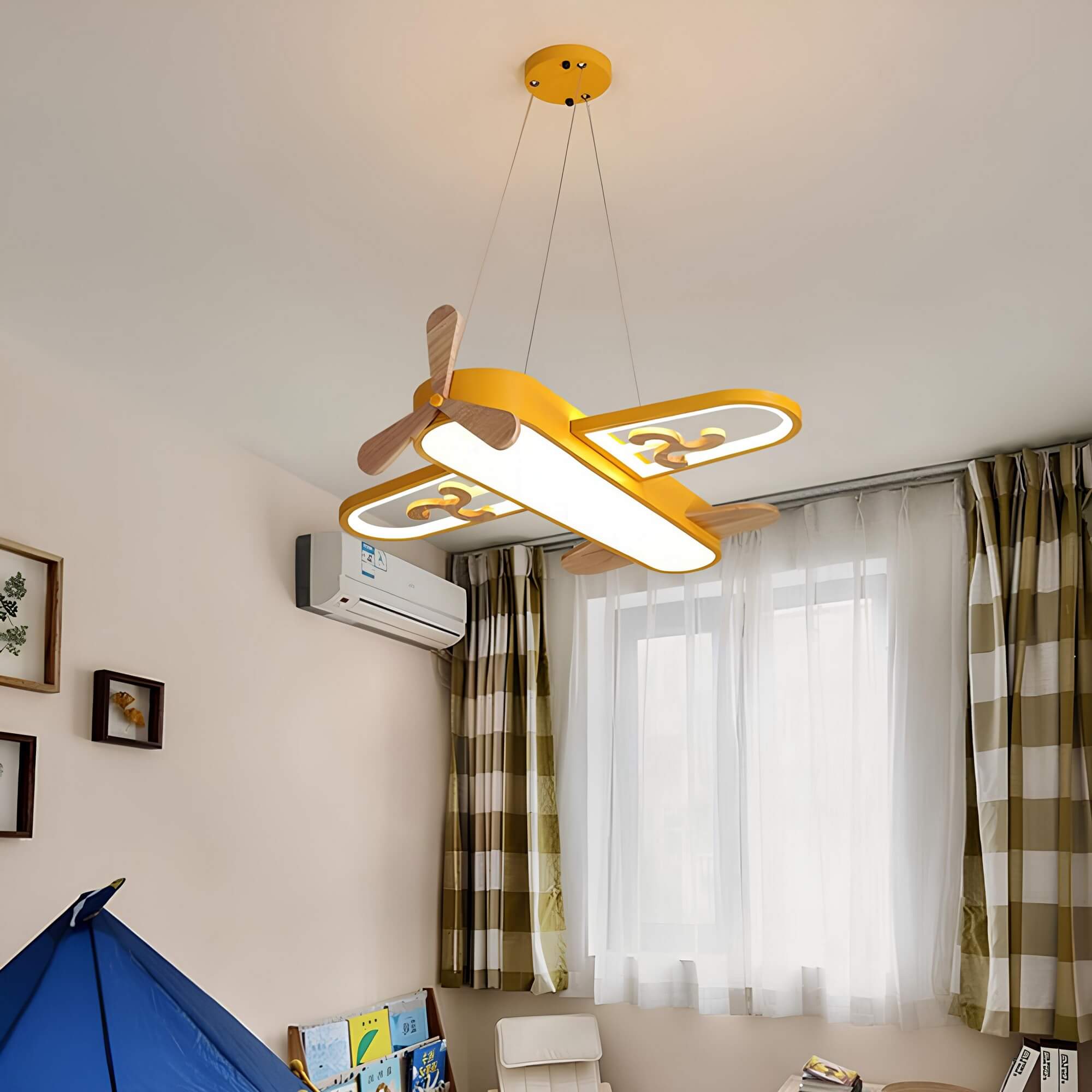 Charmante suspension LED en forme d'avion pour enfants