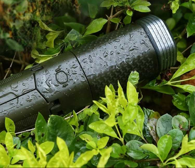Lampe de camping LED extensible avec hauteur réglable