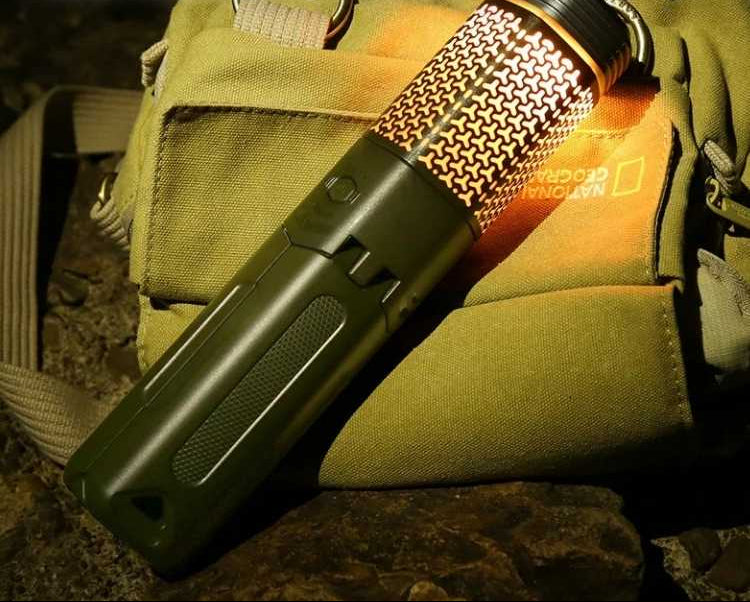 Lampe de camping LED extensible avec hauteur réglable