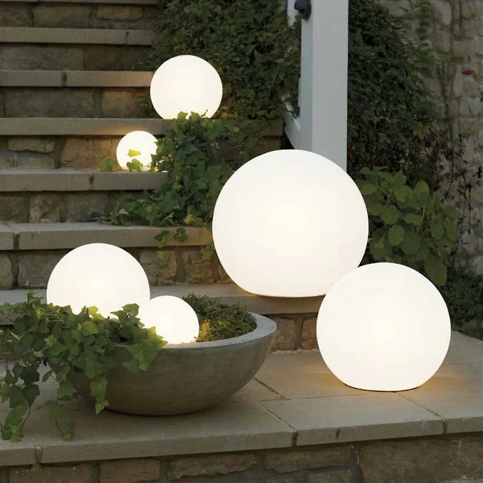 Éclairage de Jardin Sphérique Enchanteur GlowSphere