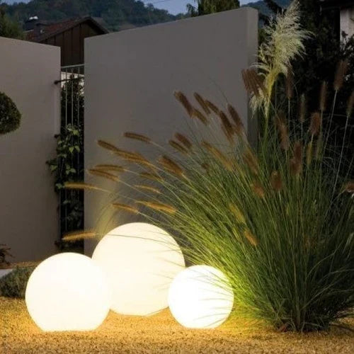 Éclairage de Jardin Sphérique Enchanteur GlowSphere