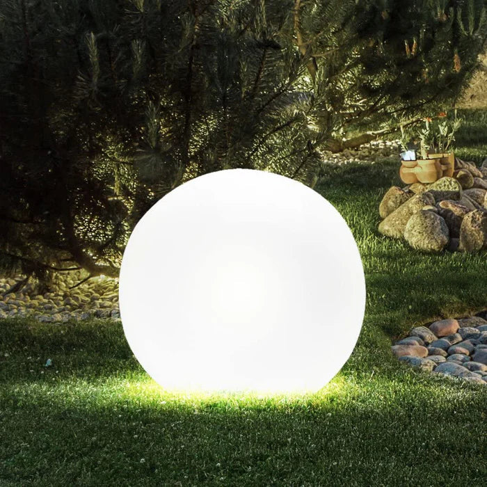 Éclairage de Jardin Sphérique Enchanteur GlowSphere