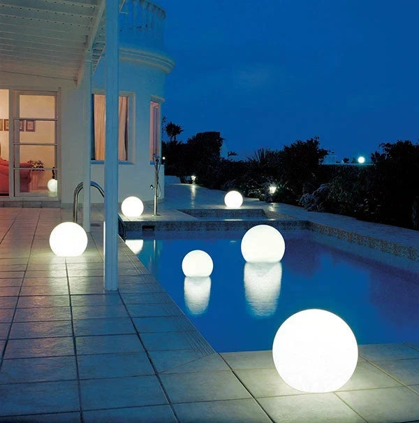 Éclairage de Jardin Sphérique Enchanteur GlowSphere