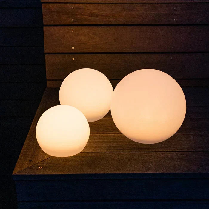 Éclairage de Jardin Sphérique Enchanteur GlowSphere