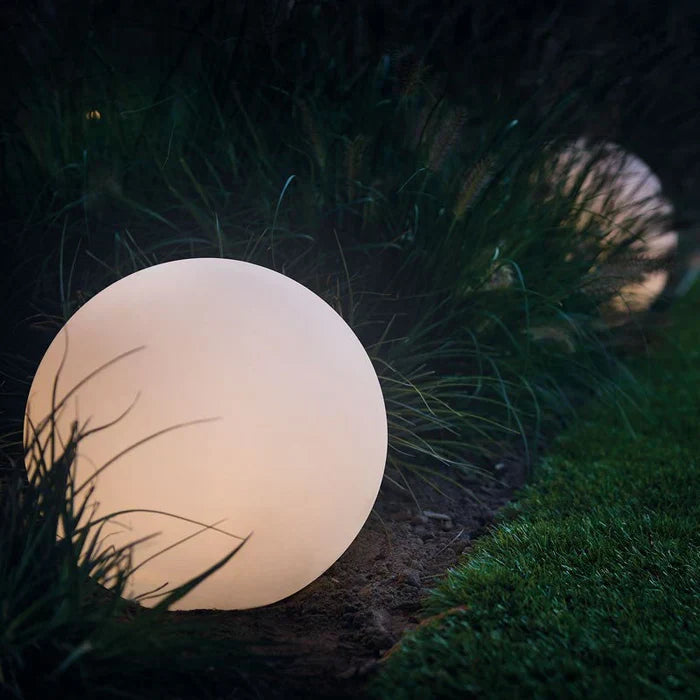 Éclairage de Jardin Sphérique Enchanteur GlowSphere