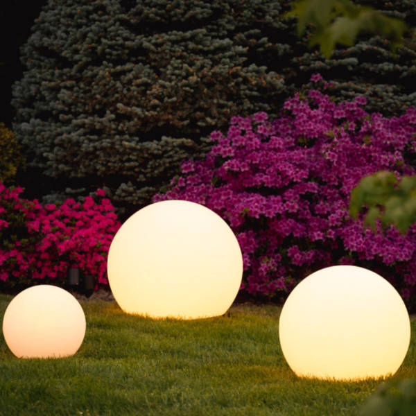 Éclairage de Jardin Sphérique Enchanteur GlowSphere