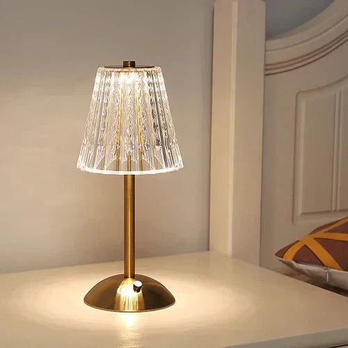 Lampe de table LED avec abat-jour en cristal et finition dorée, activée par le toucher