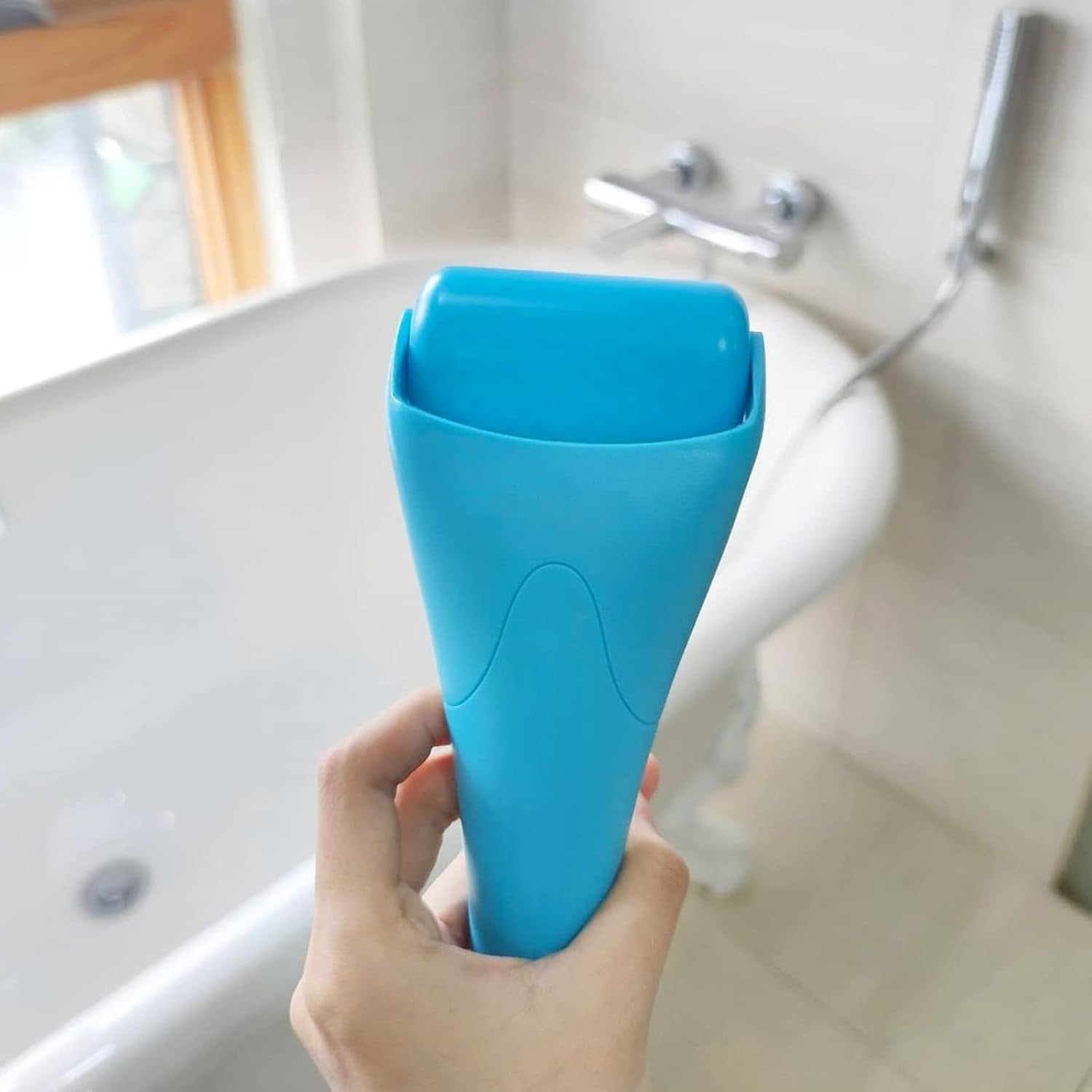 Roller de Glace pour le Visage – Adoucit les Rides et les Gonflements !