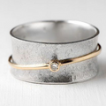 Bague vintage en argent avec des lignes dorées et des zirconiums - Aurina
