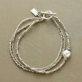 Beau bracelet en perles avec un style unique