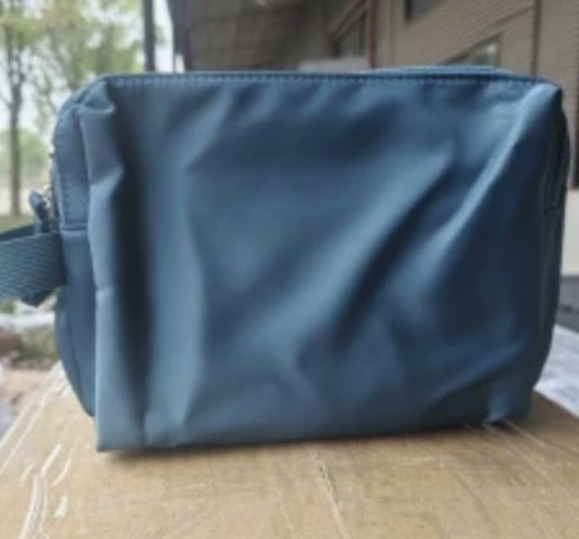 Trousse de toilette imperméable avec plusieurs compartiments et fermetures éclair – Pratique pour les voyages