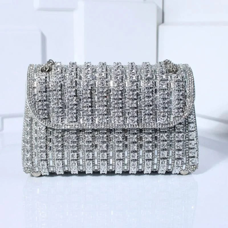 Brillez le soir avec cette pochette glamour en strass