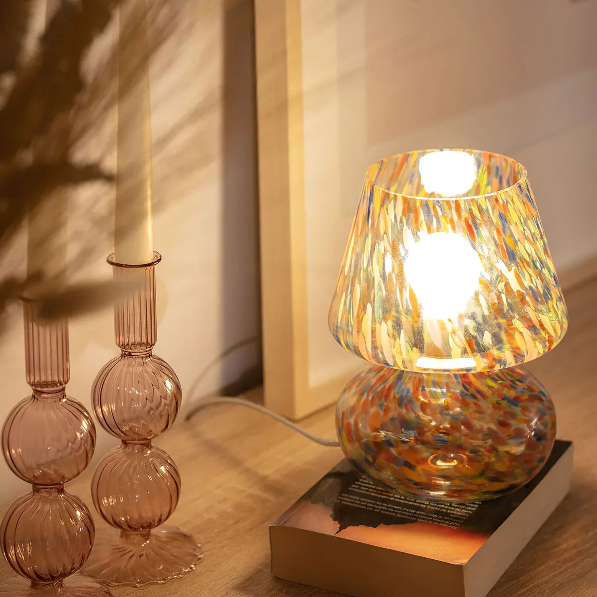 Lampe en verre multicolore pour un éclairage élégant et atmosphérique