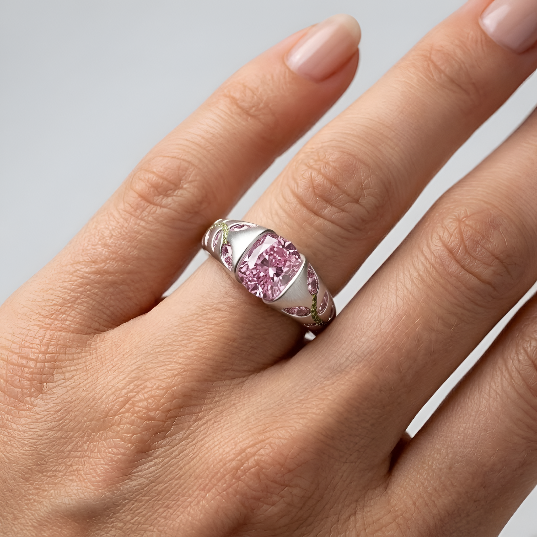 Hazel - Bague élégante pour femme, ornée d'un zircon et d'un motif de feuille