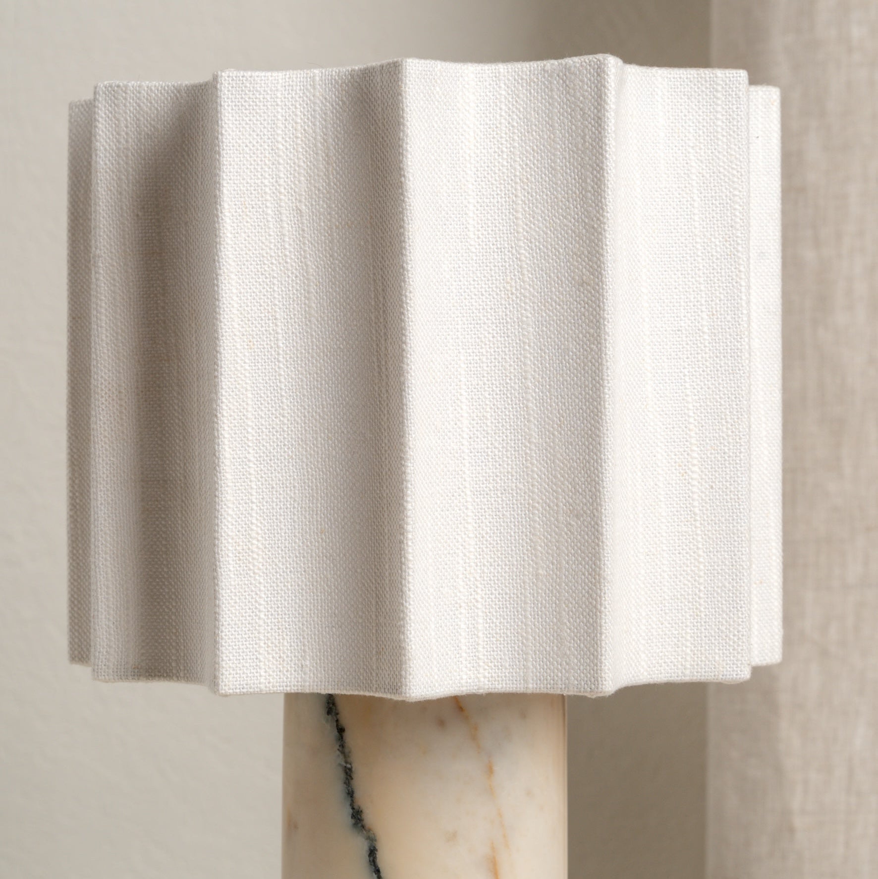 Lampe de table rechargeable en marbre Calacatta