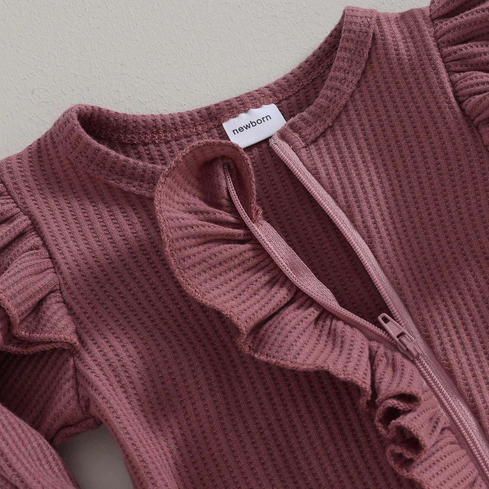 Sofie Ruffle Babypak – Combinaison Douce avec Détails Ludiques