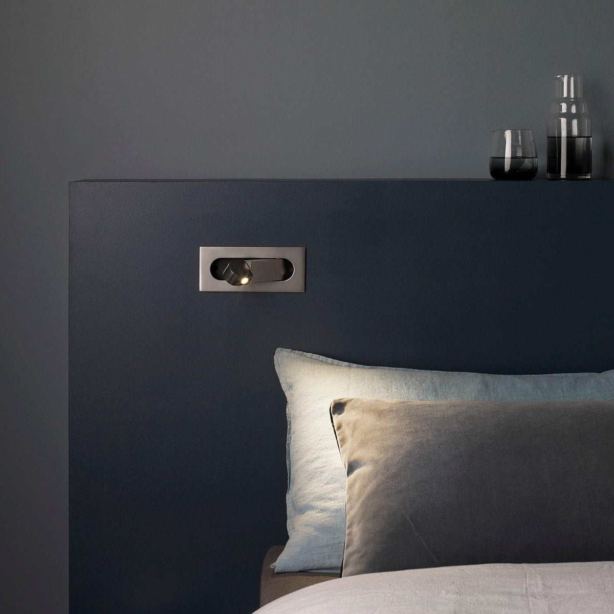 Lampe de lecture LED de chevet moderne et ajustable - Finitions variées