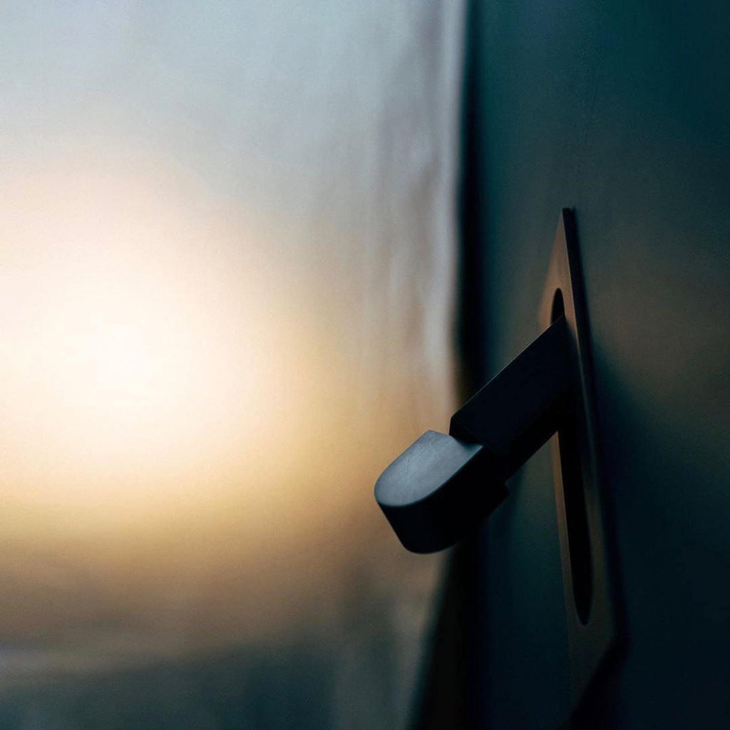 Lampe de lecture LED de chevet moderne et ajustable - Finitions variées
